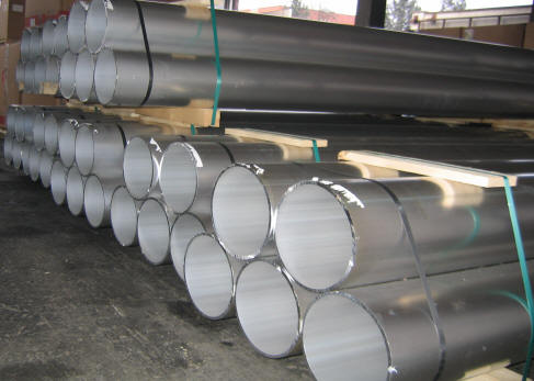 tubi tondi in alluminio di grosse dimensioni 